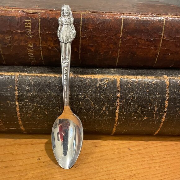 Collectible Set of Dionne Quintuplets Spoons - Picture 5 of 14